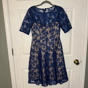 Adrianna Papell Blue Lace Cream Lined Midi Dress with Short Sleeves Size 8 GUC